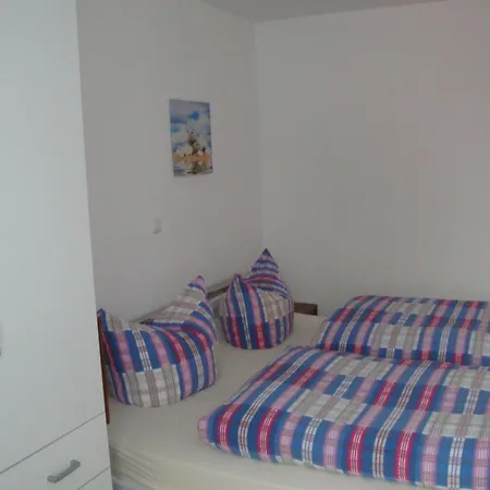 4 Apartment *
